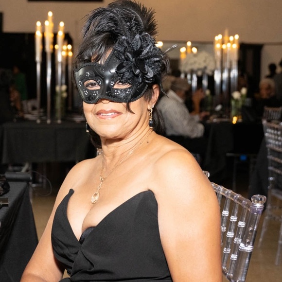 Meet your Posher, Debbie - Picture 3 of 7